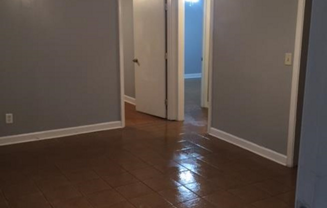 Cozy 2 Bedroom / 1 Bath Duplex