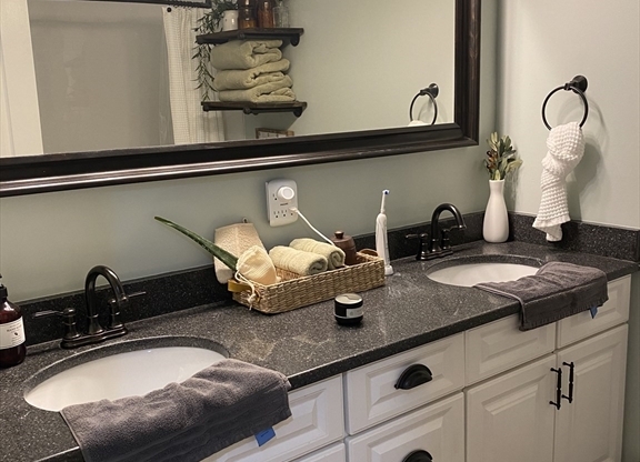 2 beds, 1.5 baths, 1,014 sqft, $3,000, Unit F304