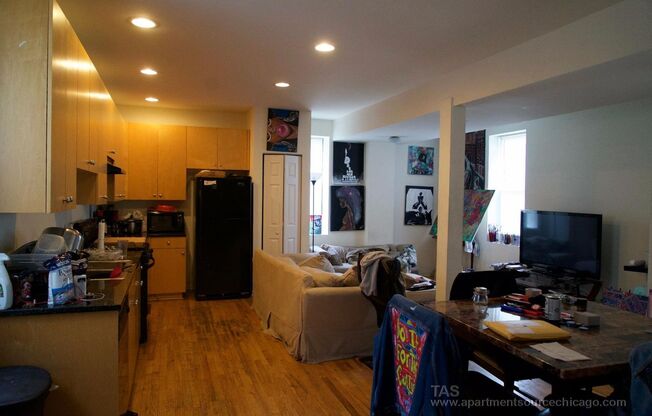 1260 N Greenview Ave.