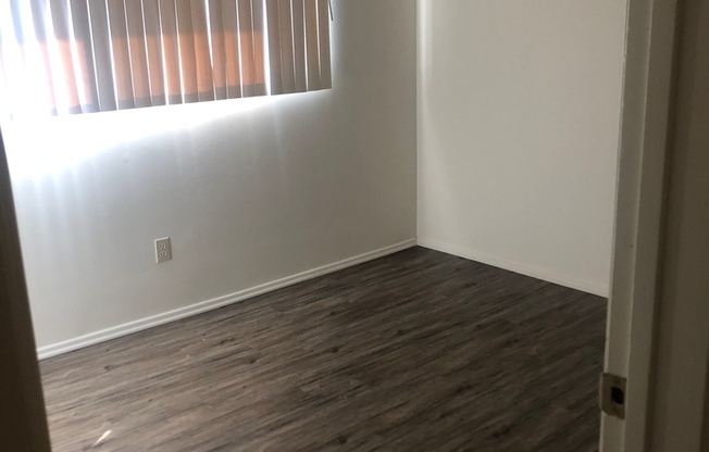 2 beds, 1 bath, 700 sqft, $2,250