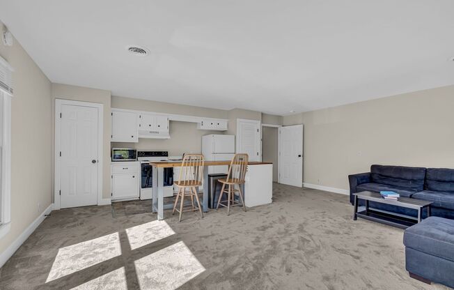 1 bed, 1 bath, $1,300