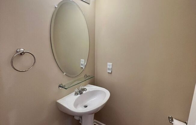 Charming 2BR/2.5BA Townhome in Villages of Riverwood – Hermitage