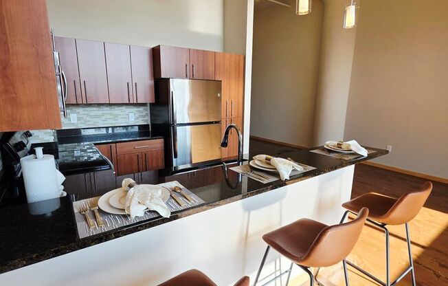 1 bed, 1.5 baths, 1,043 sqft, $2,000, Unit 102