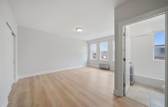 Studio, 1 bath, 343 sqft, $1,695, Unit 402