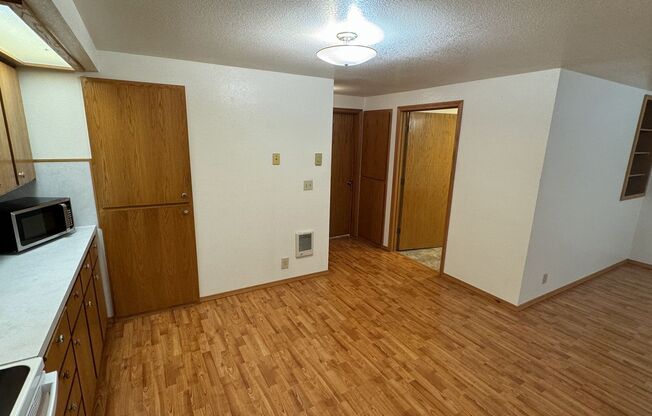 2 beds, 1 bath, $1,450, Unit 1201 R St #5