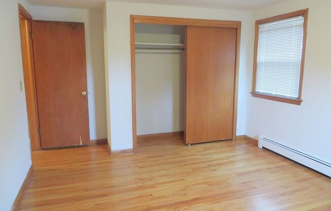 2 beds, 1 bath, 850 sqft, $1,299, Unit 5806-3 Russett
