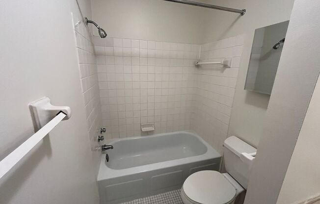 1 bed, 1 bath, 812 sqft, $1,250, Unit 101-112