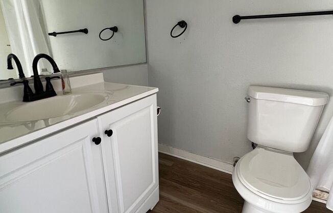 1 bed, 1 bath, 500 sqft, $1,250, Unit F4