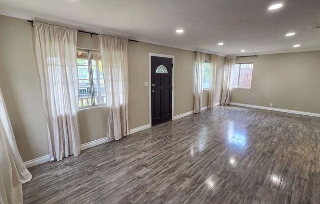 5 Bed 3 Bath House Available Now!
