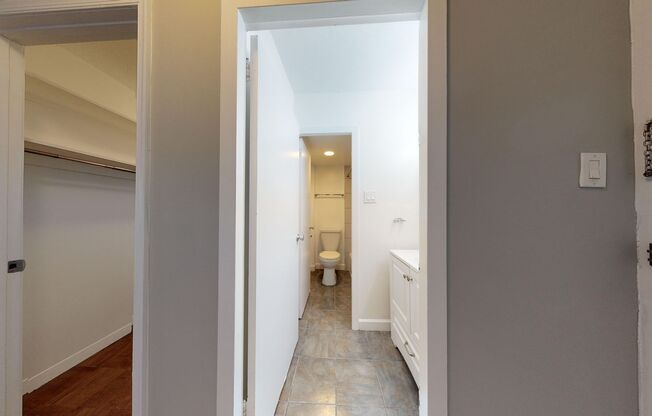 West End Studio Apartment for Rent- All Utilties Included, Updated Appliances, Roof Deck, Pool, Front Desk, & More!