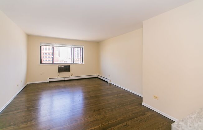 1 bed, 1 bath, 700 sqft, $1,675, Unit 311