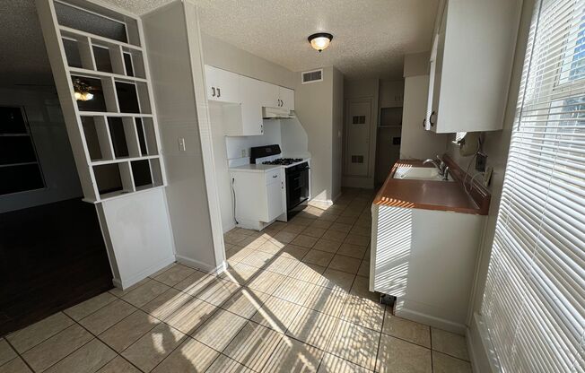 3 beds, 1 bath, $1,150