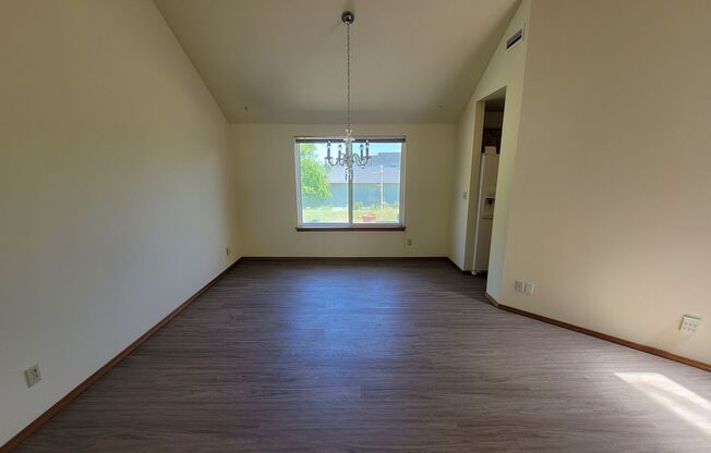 Prime Kennewick Location – 4 Bed, 2 Bath Near Highways & River View