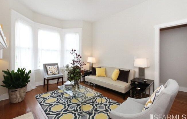 3BR/2BA Renovated Victorian Full Floor Flat! In-Unit Laundry! Yard!  PROGRESSIVE!