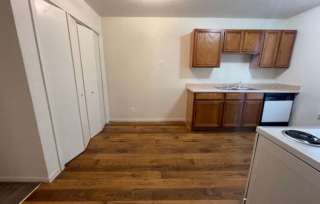 2 beds, 1 bath, 795 sqft, $725, Unit Apt D