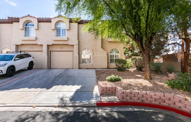 Charming 3-Bedroom Townhome in Stone Canyon, Henderson!
