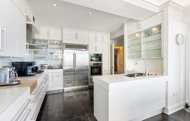 3 beds, 4.5 baths, 3,246 sqft, $35,000, Unit 30E