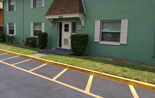 2 Bedroom, 1 Bathroom Condo For Rent at 1633 W. Oak Ridge Road, Orlando FL 32809