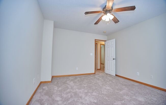 3 beds, 2.5 baths, 1,364 sqft, $1,550, Unit 12W