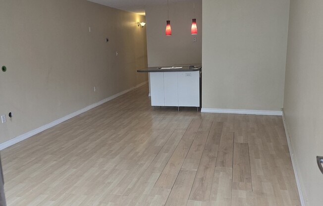 2 beds, 1 bath, 810 sqft, $3,000, Unit T35