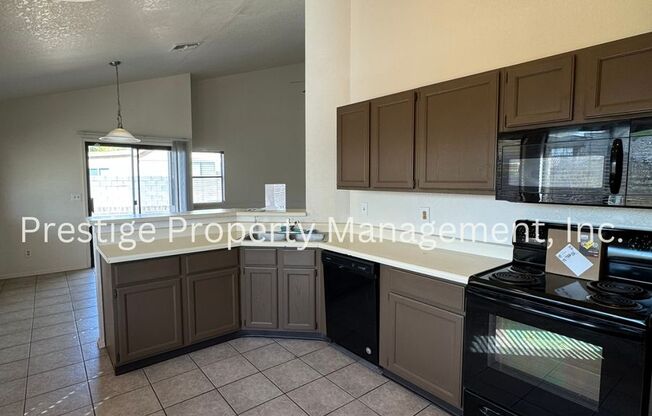 3Bd/2.5Ba Northwest Home in a Gated Community!!