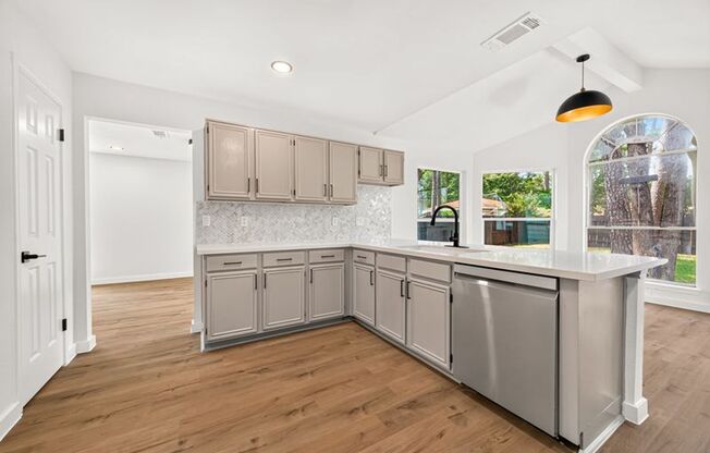 3 beds, 2 baths, $3,100