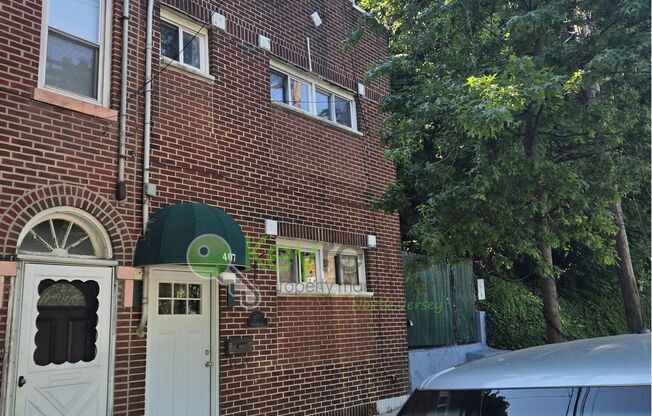 Renovated 3BR/2BA Weehawken Townhouse with Private Yard & NYC Views