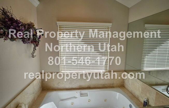 3 beds, 2.5 baths, $2,200