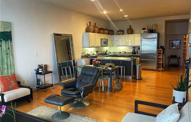 2 beds, 2 baths, 1,220 sqft, $3,650