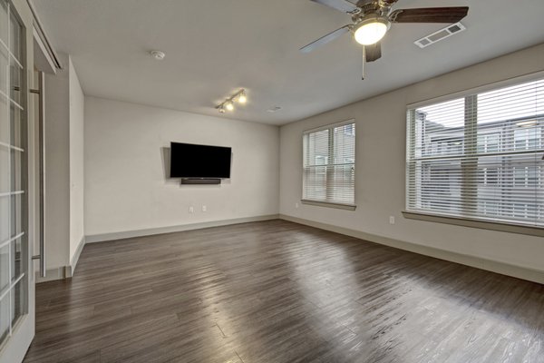 1610 FRISCO SQ BLVD