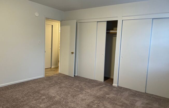 2 beds, 1 bath, 925 sqft, $1,095, Unit 42