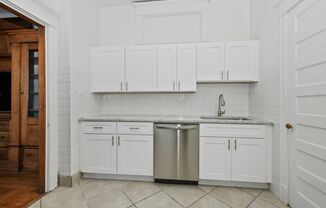 2 beds, 1 bath, $2,010, Unit 5116 - 61F