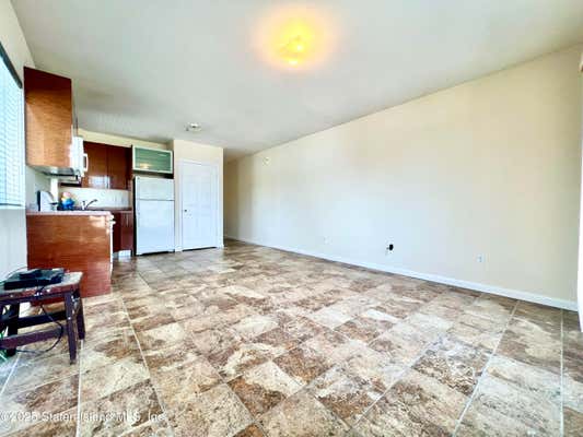 17 MAPLEWOOD PL