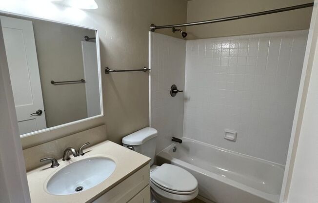 2 beds, 1 bath, $2,550, Unit 16