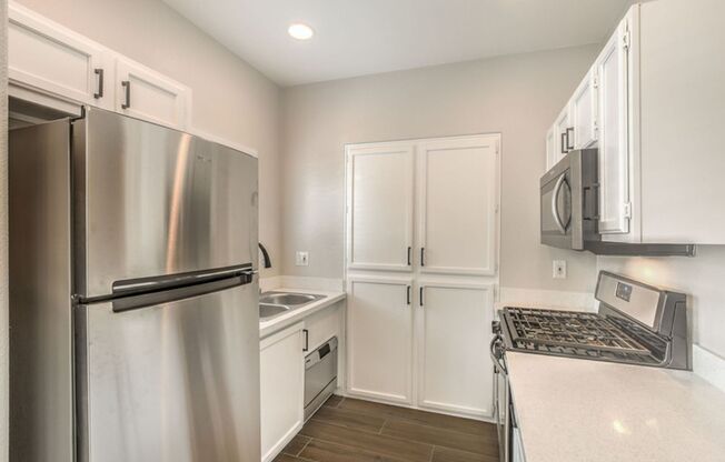 2 beds, 2 baths, $1,595, Unit # 101