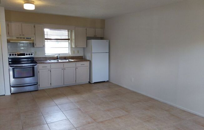 1 bed/1 bath $995/month in Dade City!