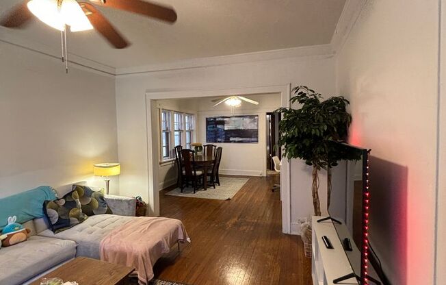 2 beds, 1 bath, 1,100 sqft, $1,225, Unit 10