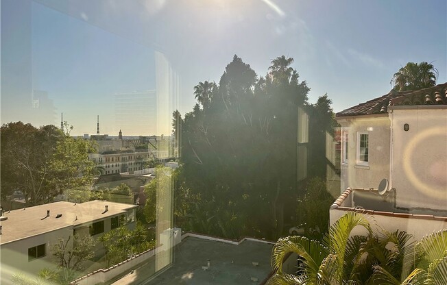 6330 1/2 FRANKLIN AVE