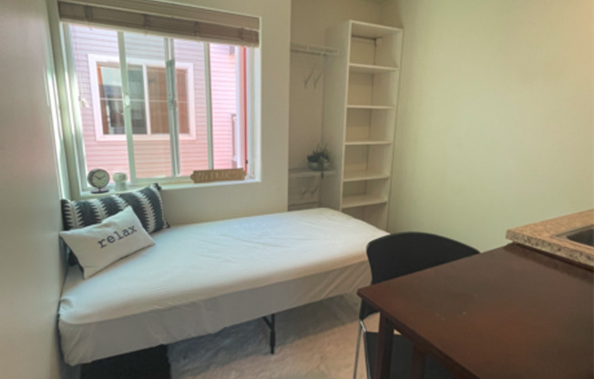 Studio, 1 bath, 155 sqft, $950