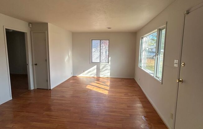 3 beds, 1 bath, $915