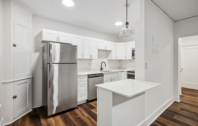 Studio, 1 bath, 425 sqft, $1,750