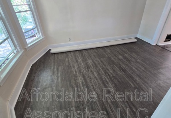 1643 S 7 ST
