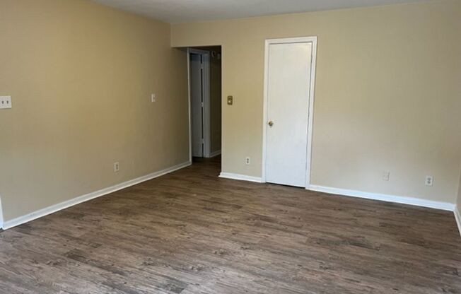 2 beds, 1 bath, $1,000, Unit A