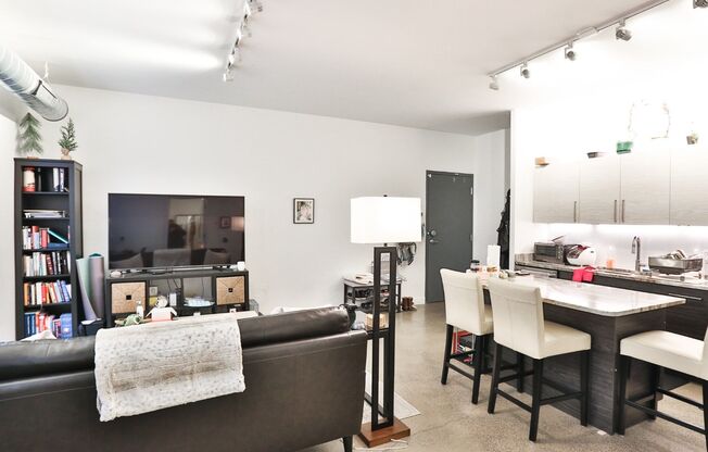 1 bed, 1 bath, 700 sqft, $2,295, Unit 306