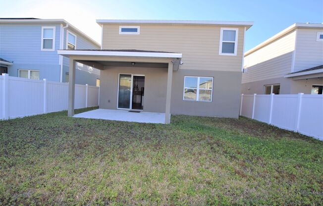 4 bedroom 2.5 baths Single Family Home For Rent at 4358 Silver Creek Street Kissimmee, FL 34744