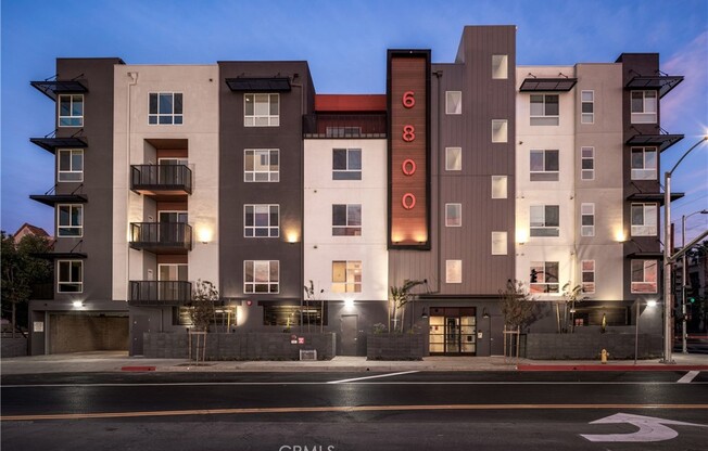 2 beds, 2 baths, 1,305 sqft, $3,418, Unit 204