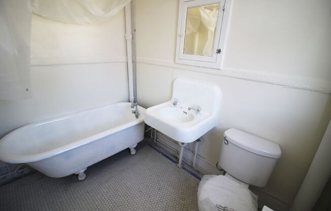 1 bed, 1 bath, 2 sqft, $950, Unit #504