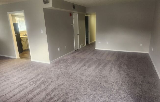 2 beds, 1 bath, 1,047 sqft, $1,425, Unit WG1-4