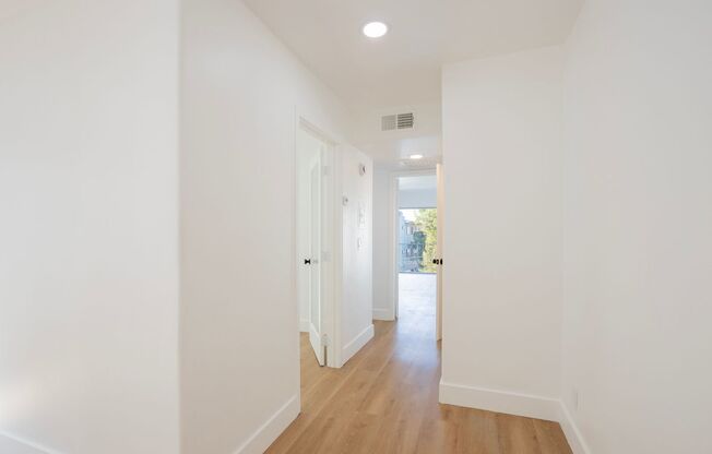 2 beds, 1 bath, $2,963.46, Unit 301