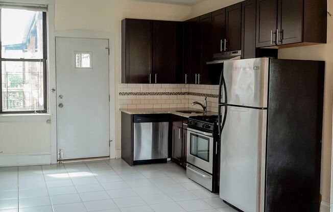 2 beds, 1 bath, 819 sqft, $3,350, Unit 2876-3